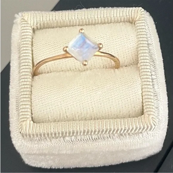 Local Eclectic Solid Gold Essential Moonstone Ring - Size 10 - Picture 1 of 7